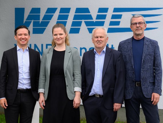Alexander Ohff, Executive Vice President Renewables at TÜV NORD, Christine Peeck, Group Manager Wind & Technical Site Assessment at TÜV NORD, Dietmar Wüstenberg and Joachim Schwabe, Managing Directors of WIND-consult (from left). (Photo: Katrin Witt/TÜV NORD AG)