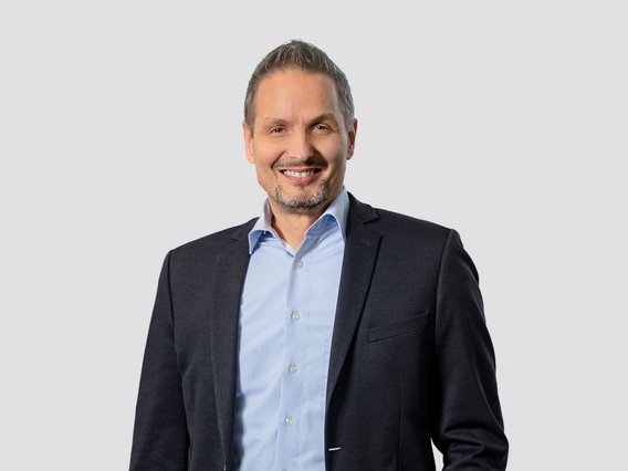 Brustbild von Jörg Aign.