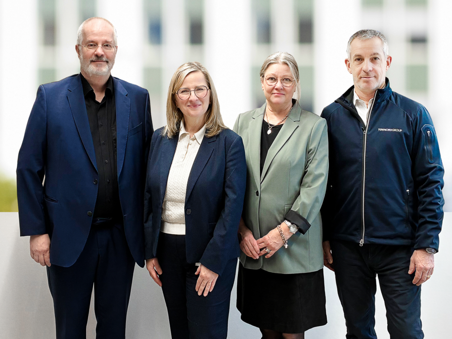Wolfgang Wielpütz, Sandra Gerhatz und Ralf Thomsen (Business Unit Certification TÜV NORD) begrüßen RISE MNB Managerin Åsa Betten (2.v.r.) bei TÜV NORD in Essen (v.l.n.r.).