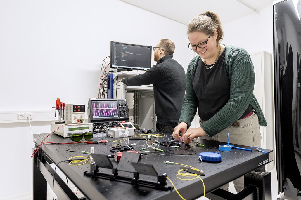 In dem Labor überprüft TÜVIT Quantenkommunikations-Verfahren