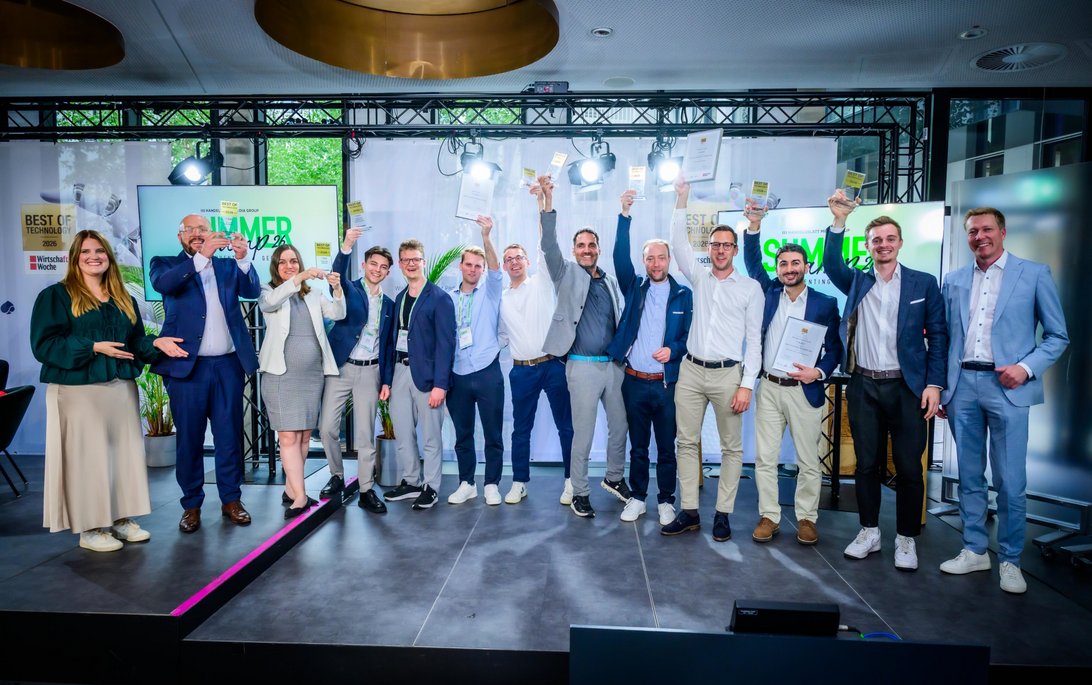 So sehen die Sieger beim Best of Technology Award aus: Mit dabei: TÜV NORD. Die App "AI Assisted Auditing" hat die Jury überzeugt und den ersten Platz in der Kategorie „Corporate Inhouse Solution“ belegt. Foto: Vogt GmbH