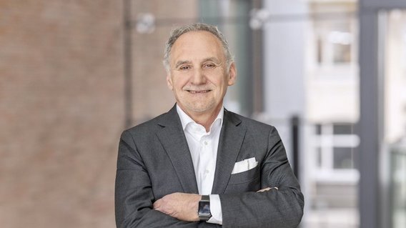 Portrait Luis Gómez
