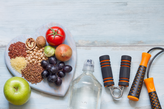Obst und Sportgeräte