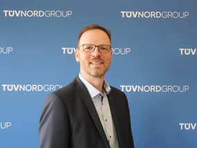 Christoph Rübcke, Leiter der neuen Zertifizierungsstelle und Senior Vice President Portfolio Management bei TÜV NORD Mobilität.