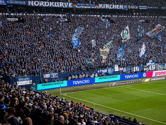 TÜV NORD Bande bei einem Schalke 04 vor Fankulisse